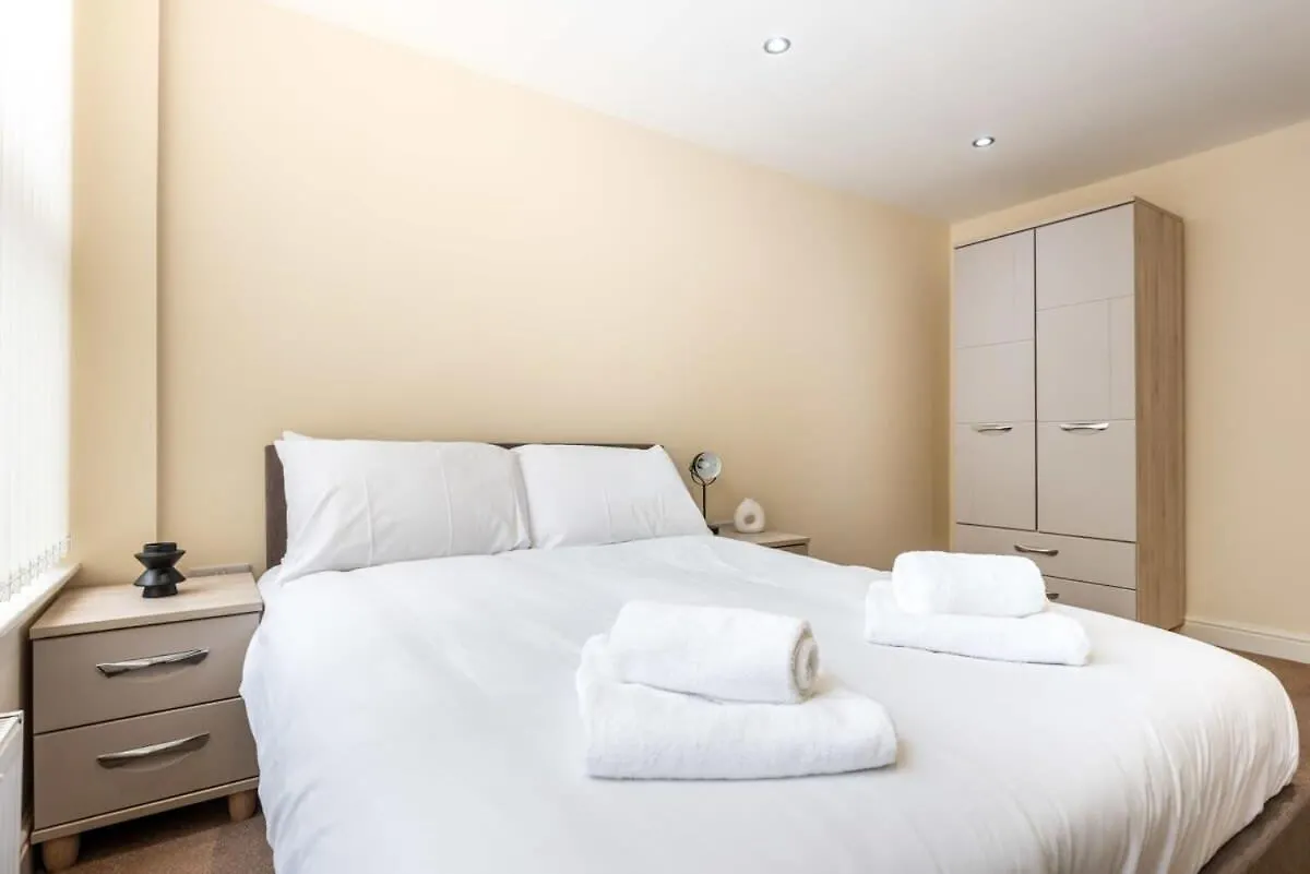 شقة Bright 1 Bedroom Budget Flat In Central بونتفراكت