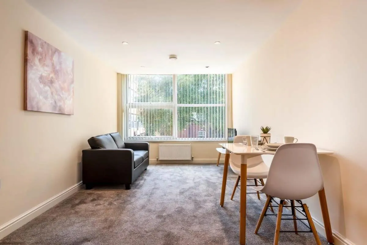 Bright 1 Bedroom Budget Flat In Central بونتفراكت 0*,