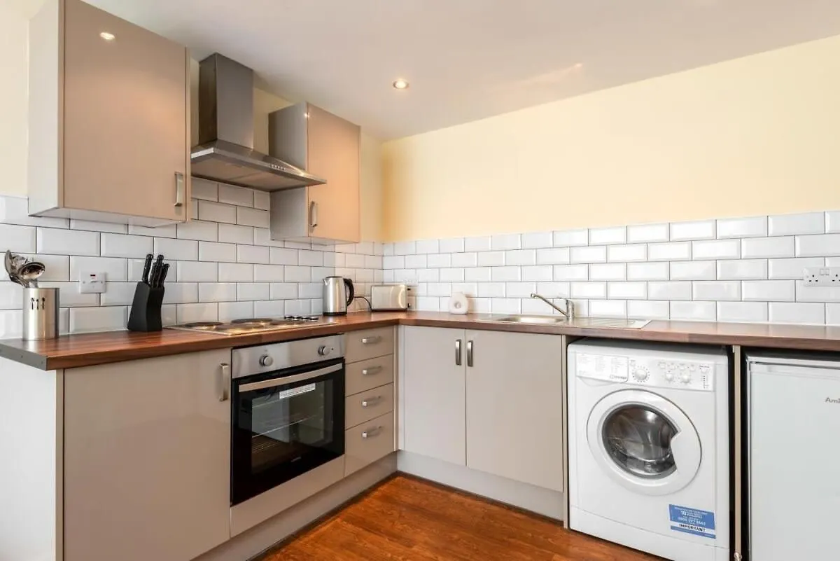 Bright 1 Bedroom Budget Flat In Central بونتفراكت المملكة المتحدة