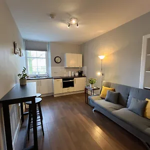 Comfortable One-bedroom Free Parking Space Edinburgh