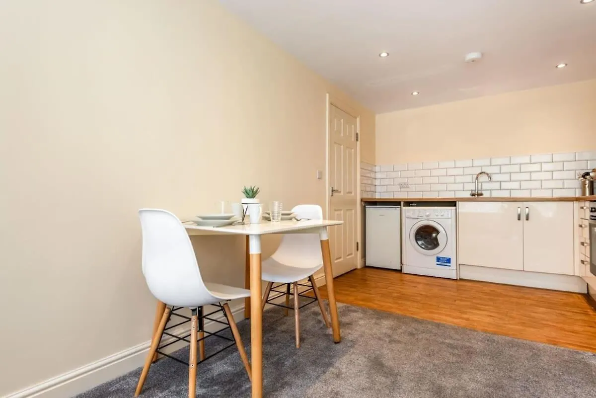 Bright 1 Bedroom Budget Flat In Central Pontefract